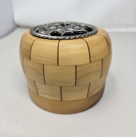 Maple Potpourri Bowl With Pewter Floral Design Lid Decorative Wood Design - Picture 3 of 13
